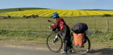 La cycliste marocaine MeghyLost achève trois ans d’aventure à vélo à travers 33 pays d’Afrique