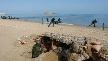 Manœuvres expéditionnaires conjointes entre les Marines américains et la Marine royale à Al Hoceima