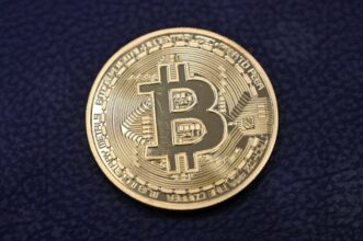 Bitcoin. La chute continue et efface une année de gains