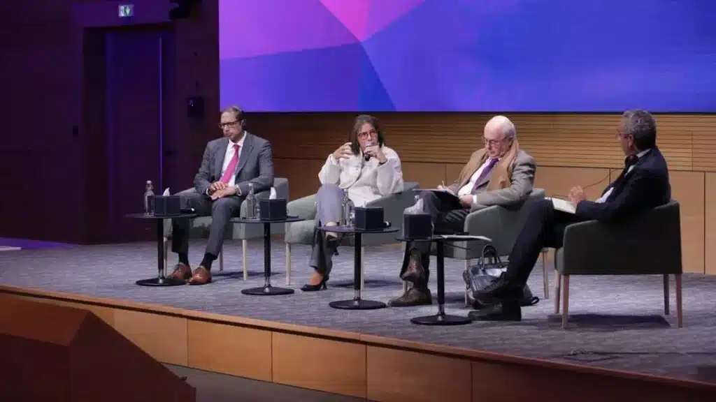 Hakima Alami de Bank Al-Maghrib présentant le fonds d’acquisition pour encourager le paiement électronique chez les petits commerçants au Maroc Suggestions d’optimisation SEO complémentaires H1 / H2 à optimiser H1 proche du title : « Paiement électronique : Bank Al-Maghrib lance un fonds pour les petits commerces » H2 possibles : Objectifs du fonds d’acquisition de Bank Al-Maghrib Petits commerçants : lever les freins au paiement par carte Phase pilote en 2026 et généralisation du dispositif Mots-clés secondaires à intégrer dans le texte fonds d’acquisition Bank Al-Maghrib paiement par carte bancaire Maroc TPE commerçants Maroc less cash au Maroc / réduction du cash digitalisation des petits commerces Optimisation Google Actualités / Discover Ajouter un chapeau très factuel en début d’article : mention immédiate de BAM, fonds d’acquisition, petits commerçants, phase pilote 2026. Intégrer une donnée chiffrée dans un intertitre ou encadré : « Le paiement électronique est passé de 6% à 34% des transactions en dix ans ». Maillage interne Lier vers vos autres articles sur : le paiement électronique / mobile au Maroc, les TPE / CMI / NAPS, la stratégie “less cash” et la digitalisation de l’économie. Données structurées Utiliser le schéma Article / NewsArticle pour améliorer la visibilité dans Google News et Discover (date, auteur, image, rubrique Économie / Fintech).