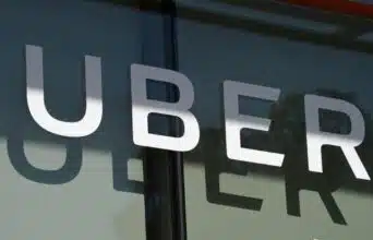 Uber relance ses courses au Maroc : pourquoi maintenant et via quel véhicule juridique ?