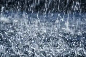 Chutes de neige, averses orageuses, fortes rafales de vent et temps froid dès ce lundi