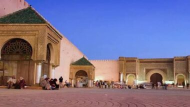 Deux bus touristiques bientôt en service à Meknès