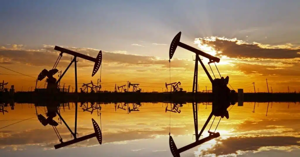 En 2026, les prix du pétrole devraient rester contenus.