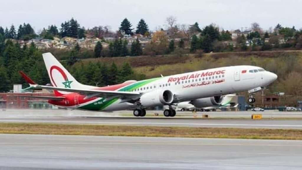 Avion Royal Air Maroc à Tétouan pour vols vers l’Europe.