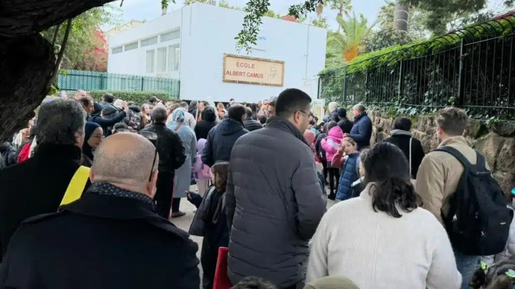 Écoles françaises les familles protestent contre l’augmentation des frais de scolarité