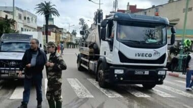 Ksar El Kébir : lancement des opérations de nettoyage et maintien des restrictions d’accès