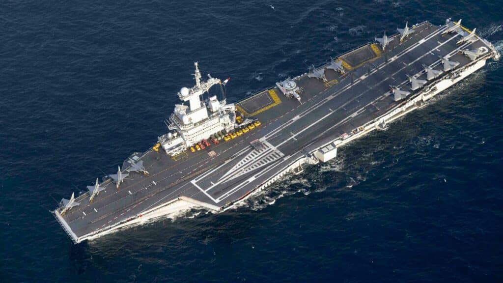 Orion 26 : la frégate Mohammed VI s'entraîne au combat avec le porte-avions Charles de Gaulle