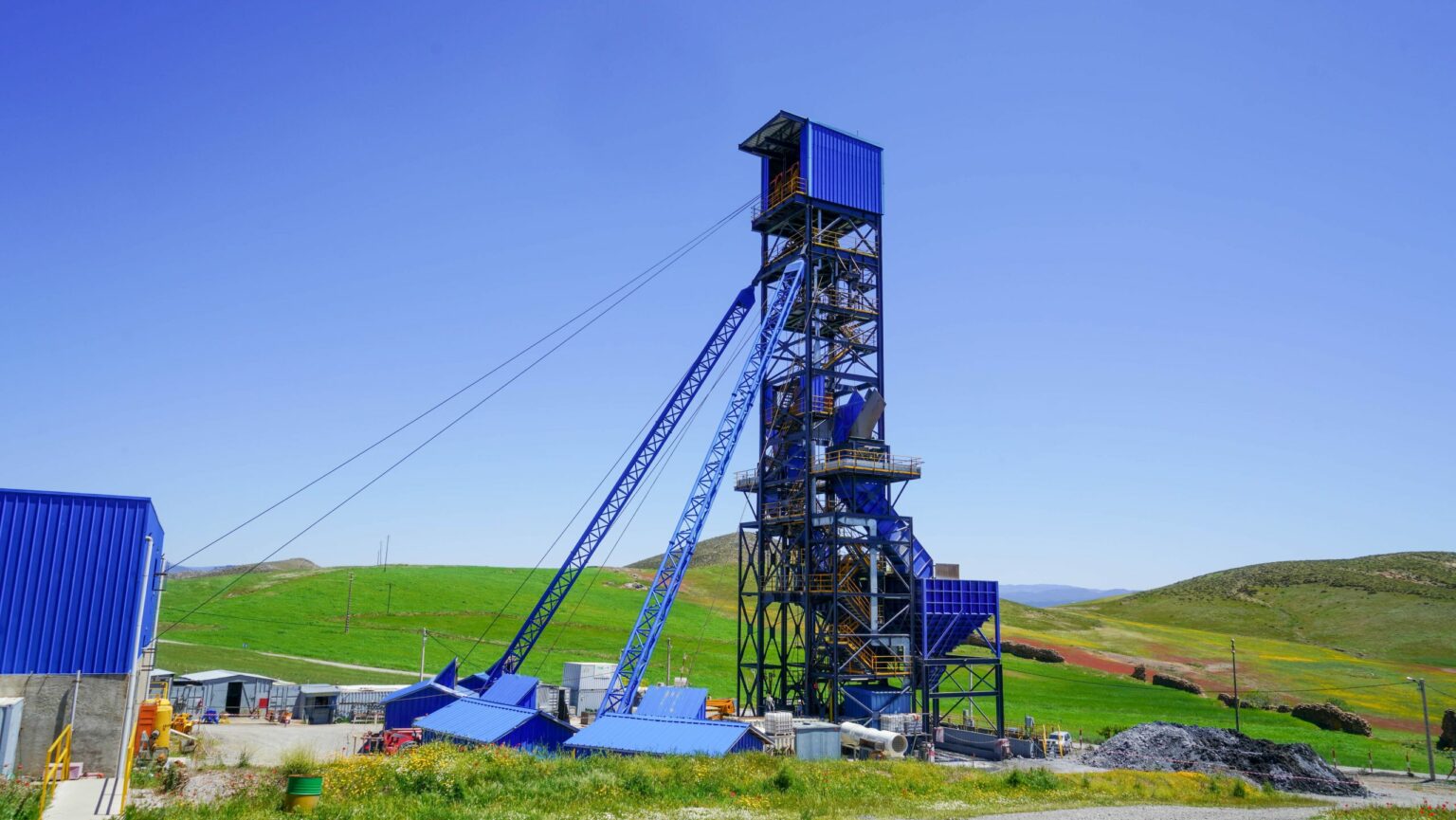 Ayrad Group acquiert indirectement 37,04 % de CMT pour 130 millions de dollars