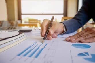 Quatre gouvernements, une économie. Lecture comparative des performances macroéconomiques