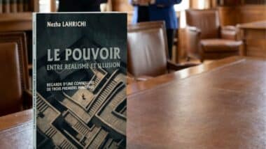 Dans les arcanes du pouvoir, le regard sans concession de Nezha Lahrichi