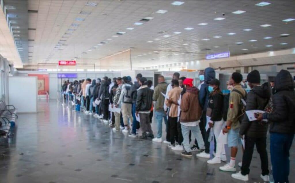 OIM et autorités guinéennes facilitent le retour de 113 migrants depuis le Maroc.