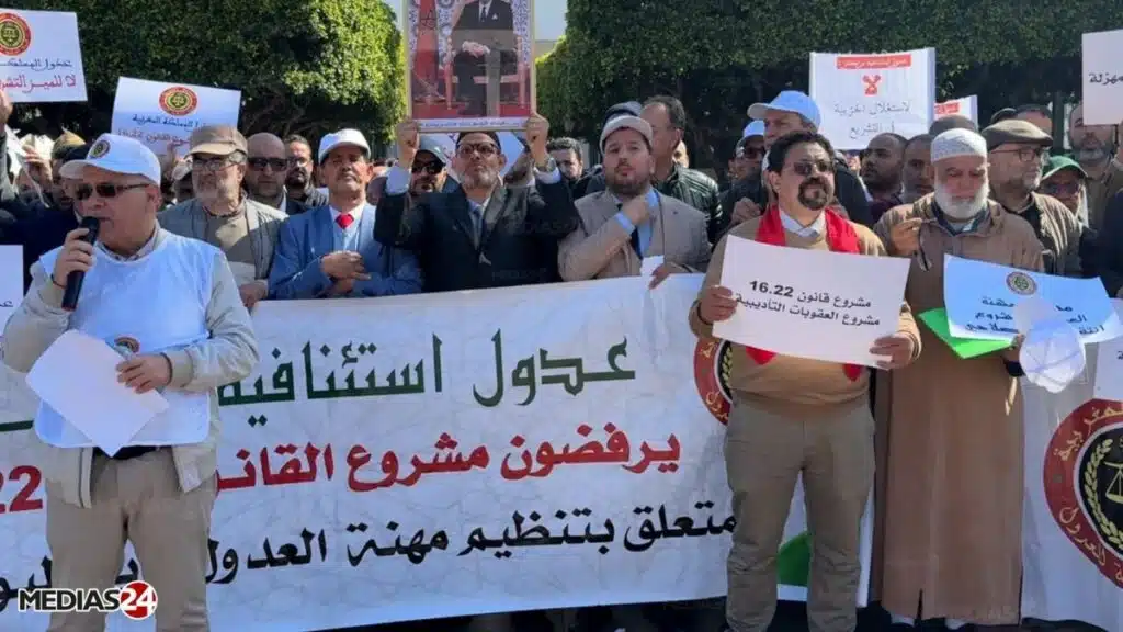 Adouls : suspension de la grève et recours constitutionnel contre la loi 16.22