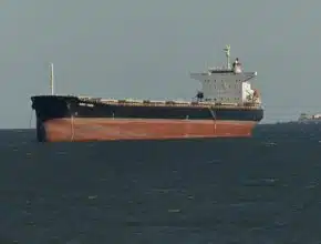 Après des semaines d’attente, un cargo de soufre destiné au Maroc échappe au blocage d’Ormuz