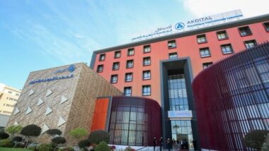 Akdital renforce l’accès à la chirurgie cardiaque dans les provinces du Sud avec deux premières interventions à cœur ouvert à Laâyoune