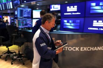Marchés: le coût de la dette s'envole avec les craintes inflationnistes, les Bourses chahutées