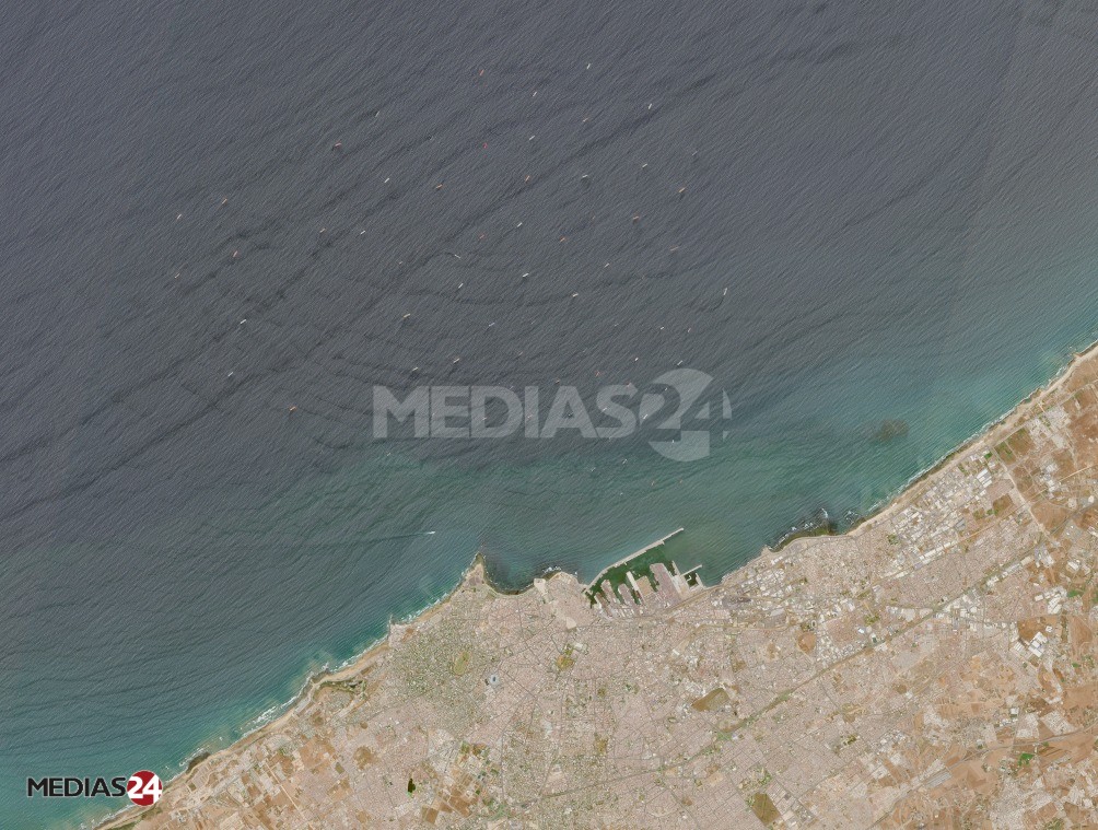 Port de Casablanca : vers la fin de la file de navires visible depuis la corniche Port de Casablanca : vers la fin de la file de navires visible depuis la corniche