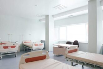 Autorisation des cliniques privées : le secteur dénonce le blocage de dizaines de dossiers par le ministère de tutelle