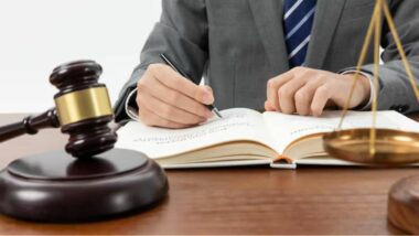 Justice : les avocats prolongent leur grève jusqu’à nouvel ordre contre la réforme Ouahbi