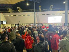 Épisode 7. Le vol des champions : quand joueurs et supporters ont partagé la même victoire