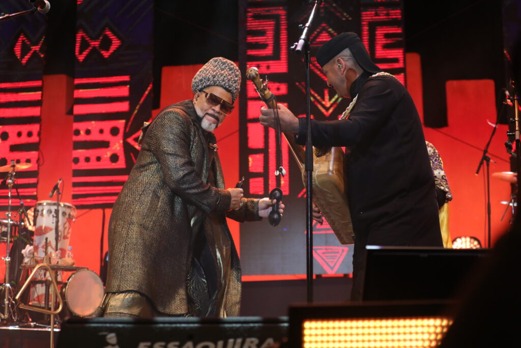 Festival Gnaoua : jusqu’au bout, Hamid El Kasri et Carlinhos Brown font vibrer Essaouira