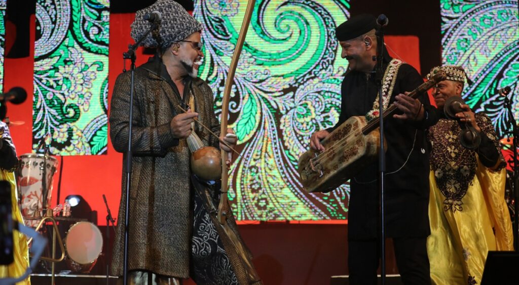 Festival Gnaoua : jusqu’au bout, Hamid El Kasri et Carlinhos Brown font vibrer Essaouira