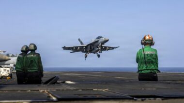 Les Etats-Unis et l'Iran s'attaquent mutuellement malgré le cessez-le-feu