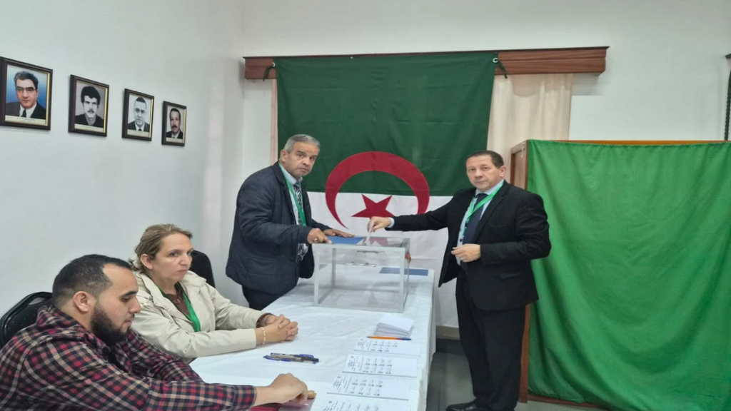 Législatives en Algérie : 21,24 % de participation et 90 sièges pour le FLN.