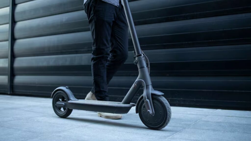 Trottinettes électriques casque, écouteurs, âge minimum… ce qui va changer