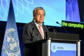 Le chef de l'ONU appelle à une gouvernance mondiale &ldquo;pensée et organisée&rdquo; de l'IA