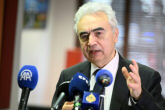 Reprise de la demande de pétrole "en cours", selon l'AIE qui améliore légèrement sa prévision pour 2026