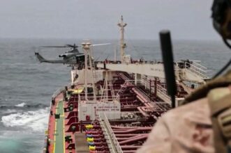 Trump laisse &ldquo;de la place&rdquo; aux négociations avec l'Iran, la suspension des frappes fait reculer le pétrole