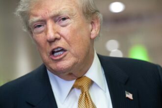 Trump limoge des responsables électoraux et inquiète avec les élections de mi-mandat